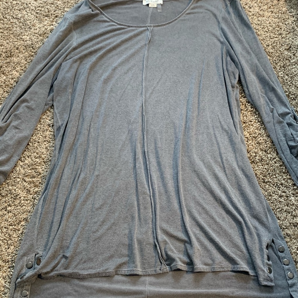Quarter sleeve Grey top